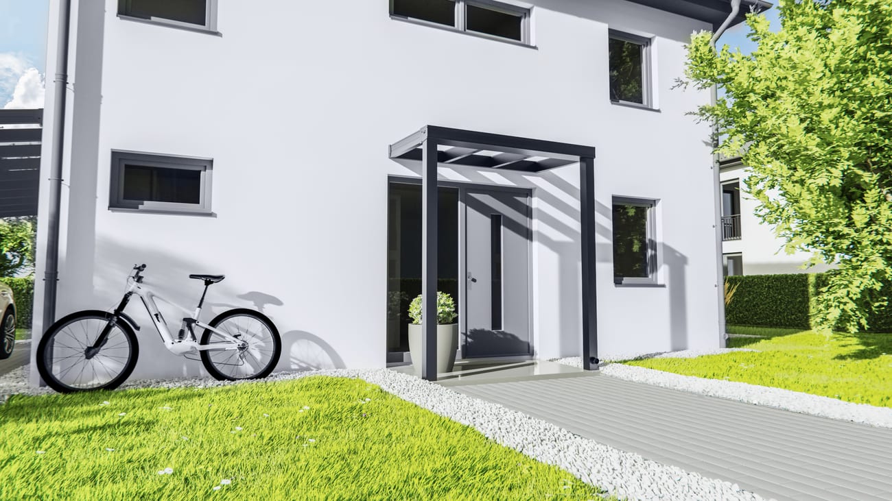 Vordach aus Aluminium über der Haustür